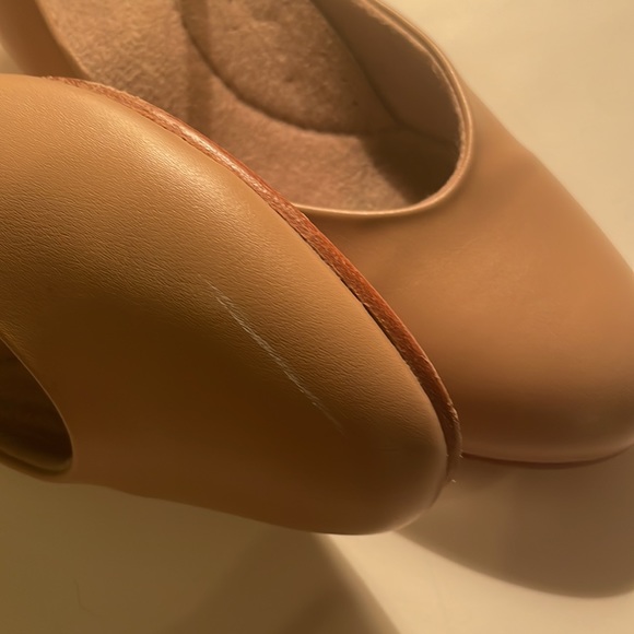 Dance Theater Shoes Sz 6.5 Buckle Strap 2 inch Low Heel Taupe Nude Beige Tan Act - Picture 6 of 8